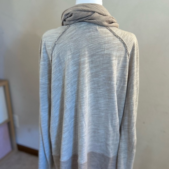 Free People Women's Cream Cocoon Cowl Pullover top - Picture 6 of 10